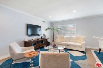 933 11th St in Santa Monica, CA - Building Photo - Building Photo