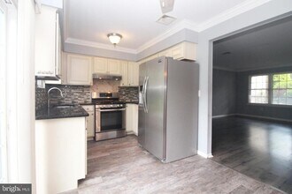 19 Emily Ct in Trenton, NJ - Building Photo - Building Photo