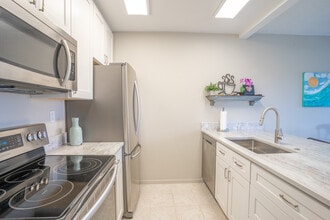 250 NE 20th St, Unit 419 in Boca Raton, FL - Building Photo - Building Photo