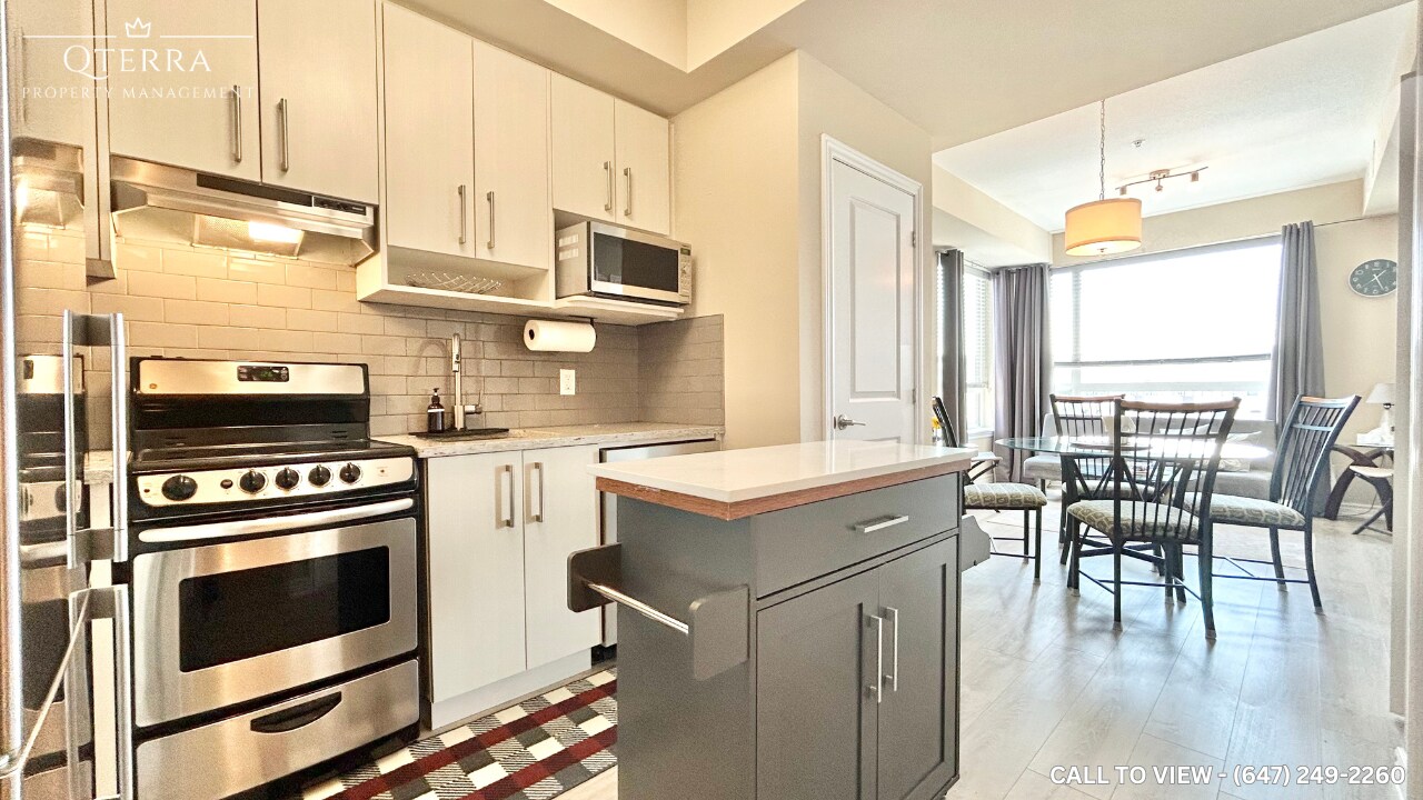 10 Esplanade Lane in Grimsby, ON - Building Photo