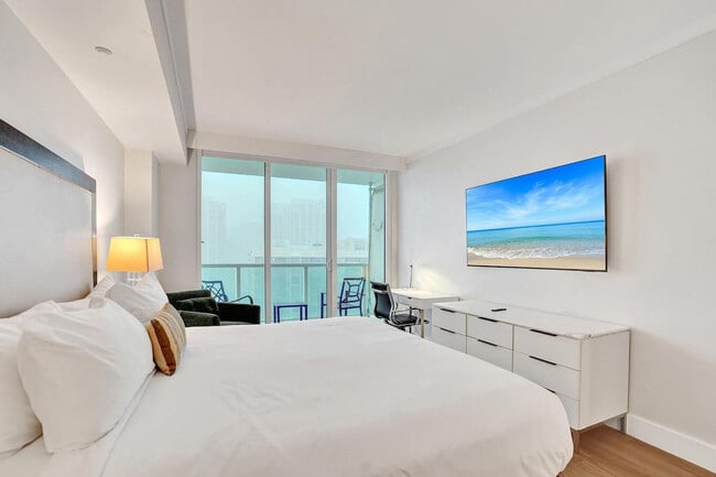 2889 McFarlane Rd, Unit SI ID1504066P in Miami, FL - Foto de edificio - Building Photo