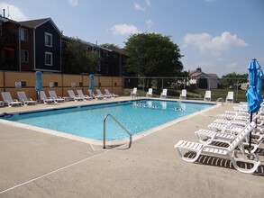 Orchard Lakes Apartments in Wood Dale, IL - Building Photo - Building Photo