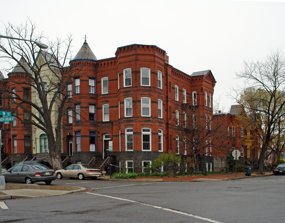 832 S Carolina Ave SE in Washington, DC - Building Photo