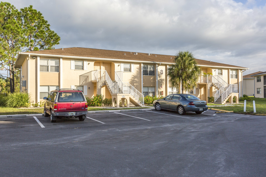 The Pines of Deep Creek in Punta Gorda, FL - Foto de edificio