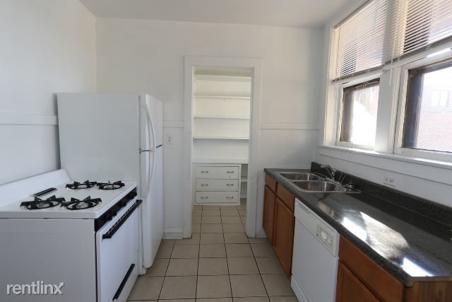 1121 W Oakdale Ave-Unit -Unit 1B in Chicago, IL - Building Photo - Building Photo