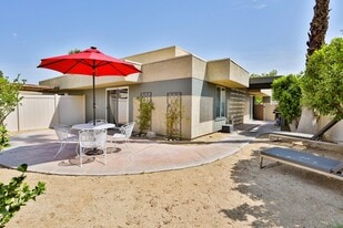 1421 Sunflower Cir N in Palm Springs, CA - Building Photo