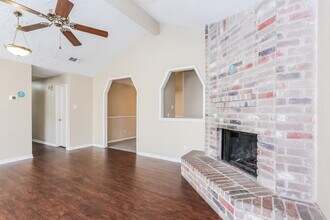 11 Crestbriar Ct in Baytown, TX - Building Photo - Building Photo