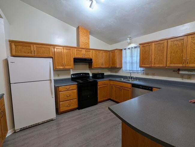 3929 Calle De Santos Rd in Tallahassee, FL - Building Photo - Building Photo