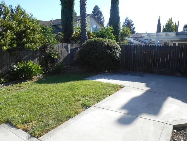 property at 1187 Notre Dame Cir