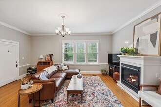 813 Kenwood Pkwy in Minneapolis, MN - Building Photo - Building Photo
