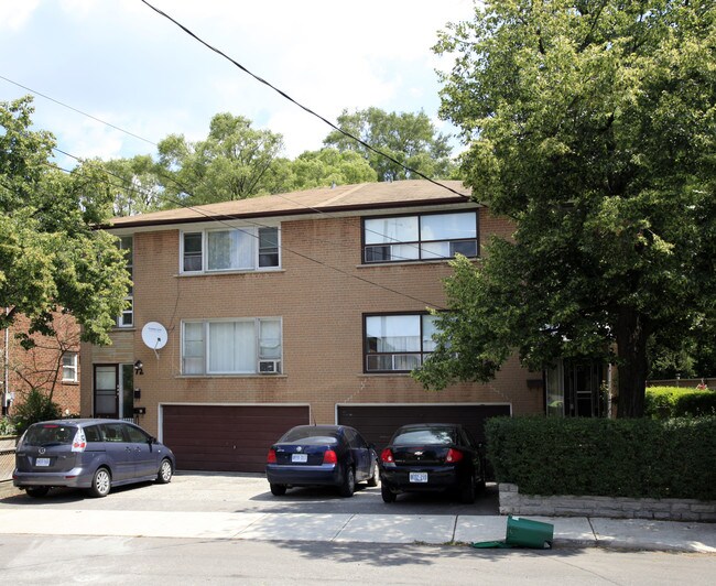 70-72 Edinborough Ct in Toronto, ON - Building Photo - Primary Photo