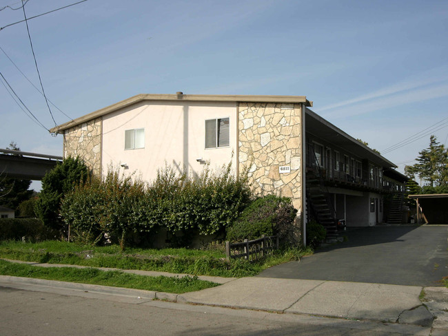 6511 Portola Dr in El Cerrito, CA - Building Photo - Building Photo