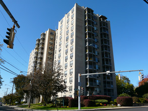 Regency Towers in Stamford, CT - Building Photo - Building Photo