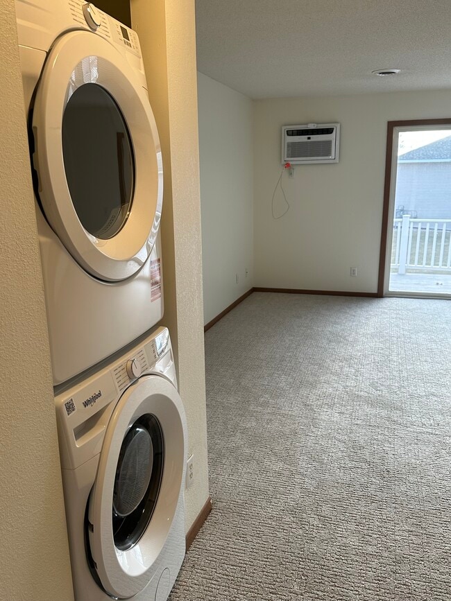 273 23rd St SE, Unit 2 in Willmar, MN - Building Photo - Building Photo