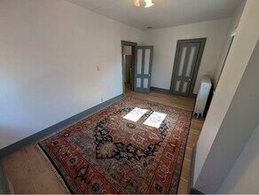 250 Center St, Unit 2 in Winona, MN - Foto de edificio - Building Photo