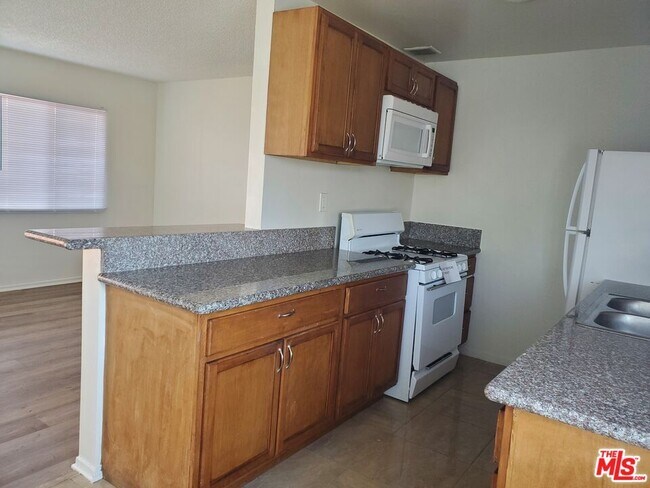 1819 S Gramercy Pl in Los Angeles, CA - Building Photo - Building Photo