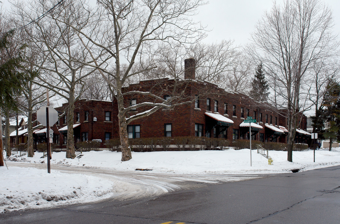 104 S Portage Path in Akron, OH - Building Photo