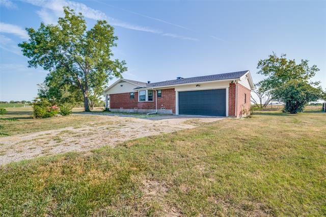 1001 Crisp Rd in Ennis, TX - Building Photo - Building Photo