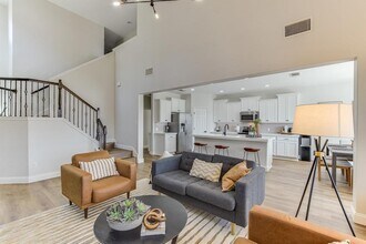 1305 Canopy Creek Way in Austin, TX - Building Photo - Building Photo