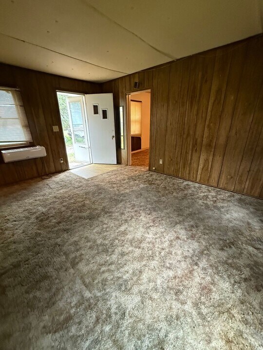 146 W 86th St S in Haysville, KS - Foto de edificio