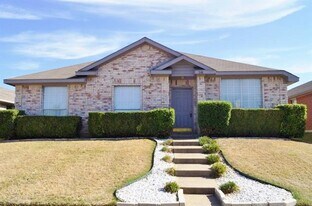 948 Applewood Dr in Cedar Hill, TX - Building Photo