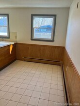 371 Bucks Hl Rd in Waterbury, CT - Foto de edificio - Building Photo