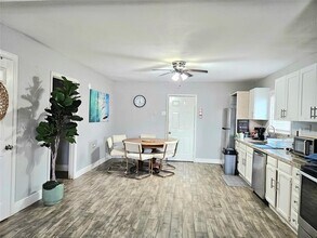 4514 W Bayshore Dr in Bacliff, TX - Building Photo - Building Photo
