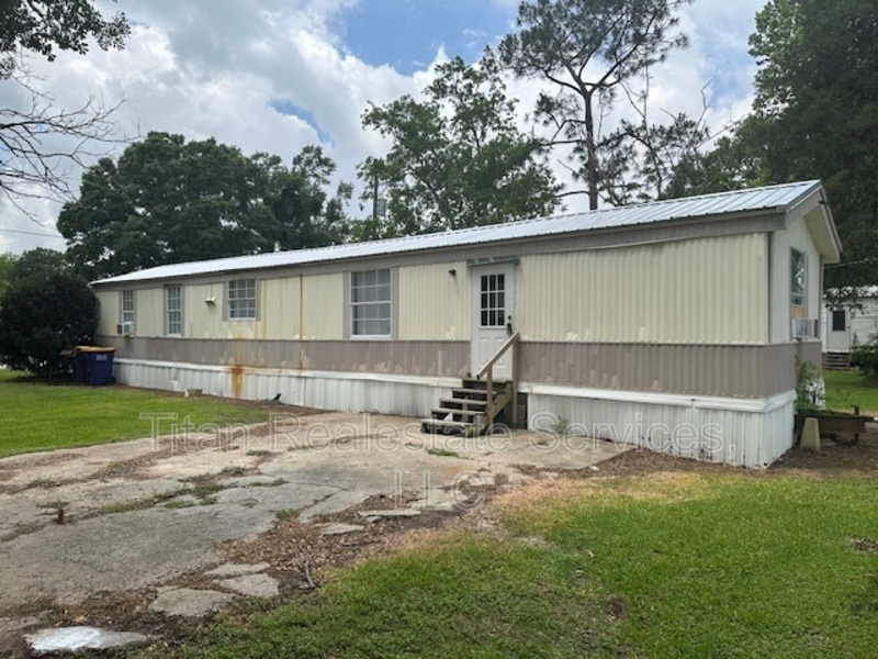 1835 S Lake Arthur Ave in Jennings, LA - Building Photo