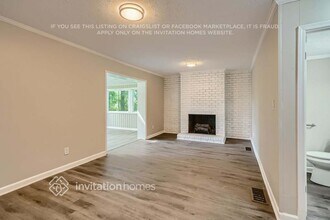 381 Shelton Woods Ct in Stone Mountain, GA - Foto de edificio - Building Photo