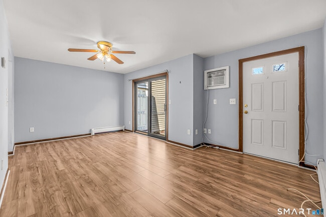 20 Trolley Cir in Milford, CT - Building Photo - Building Photo