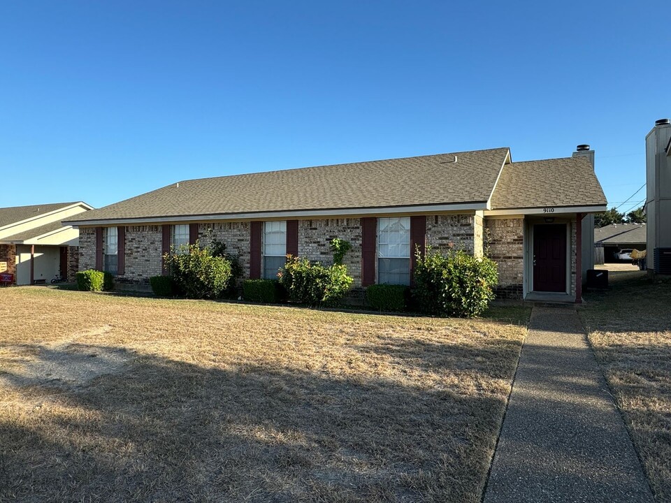 9110 Woodgate Cir E in Waco, TX - Building Photo