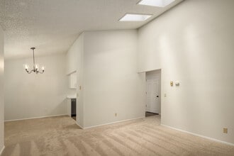 5502 220th St SW, Unit #D303 in Mountlake Terrace, WA - Building Photo - Building Photo