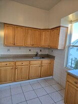 558 S 7th Ave, Unit 4 bed apartment in Mount Vernon, NY - Building Photo