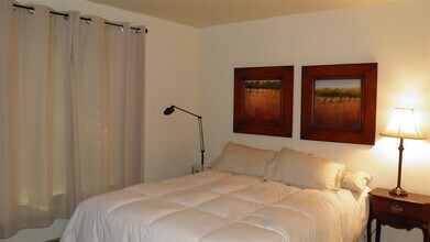 1700 NE Wells Acres Rd in Bend, OR - Building Photo - Building Photo