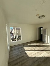 1817 S La Brea Ave, Unit 1817 in Los Angeles, CA - Building Photo - Building Photo