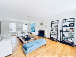 8 Nutmeg Ln in New Canaan, CT - Building Photo - Building Photo