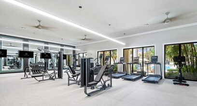 Cortland West Palm in West Palm Beach, FL - Foto de edificio - Building Photo