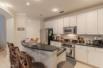 4300 S Beach Pkwy in Jacksonville Beach, FL - Foto de edificio - Building Photo