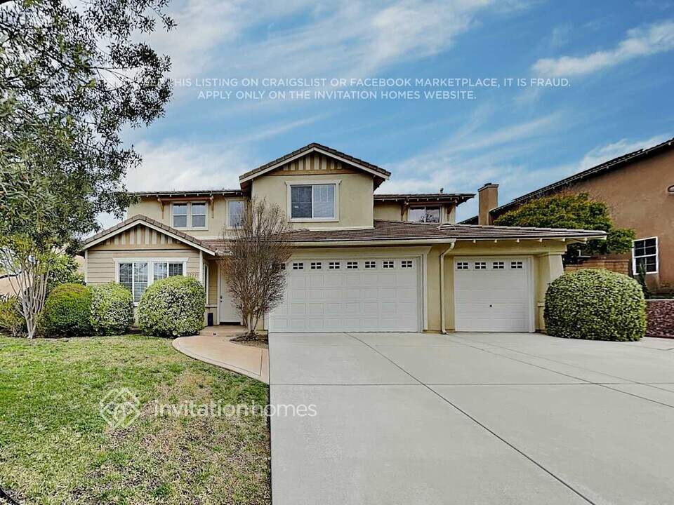 32220 Daisy Dr in Winchester, CA - Building Photo