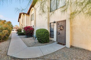 2423 E Tracy Ln in Phoenix, AZ - Building Photo