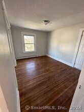 96 Chestnut St-Unit -3 in Bristol, CT - Building Photo - Building Photo