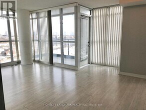 19-1219 Singer Ct in Toronto, ON - Building Photo - Building Photo