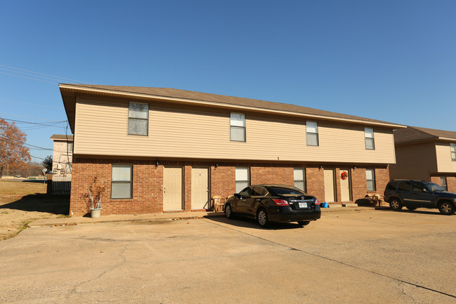 5732 Camp Robinson Rd in North Little Rock, AR - Foto de edificio - Building Photo