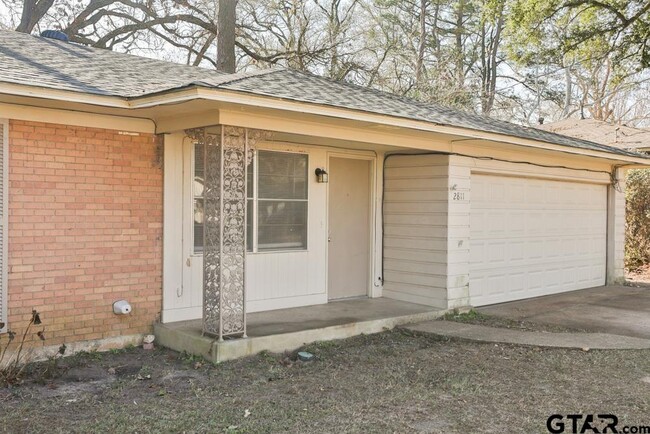 2811 Amy Ln in Tyler, TX - Foto de edificio - Building Photo