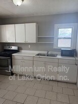 140 Summit St in Pontiac, MI - Building Photo