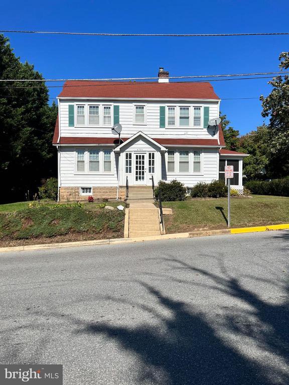 property at 4704 Hollywood Rd