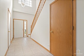 904 Waterford Ln in Elk Grove Village, IL - Building Photo - Building Photo