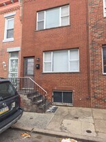 2046 S Beechwood St in Philadelphia, PA - Building Photo