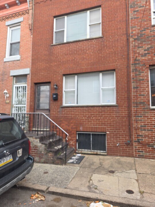 2046 S Beechwood St in Philadelphia, PA - Building Photo