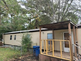 413 Miller St in White Oak, TX - Building Photo